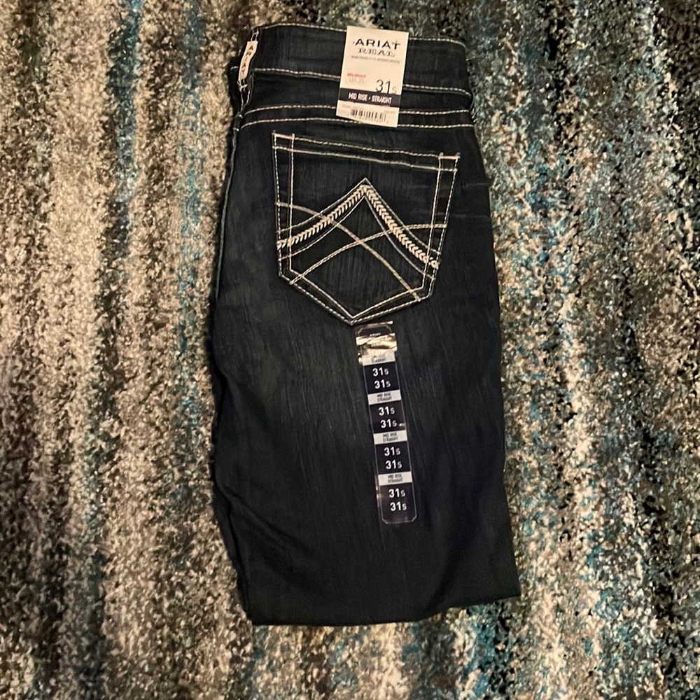 NWT ARIAT R.E.A.L. Women’s jeans Mid rise straight size 31s 30”length